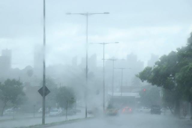 INMET emite alerta laranja de tempestades com risco de granizo e ventos fortes em Uberlândia, Uberaba e região.