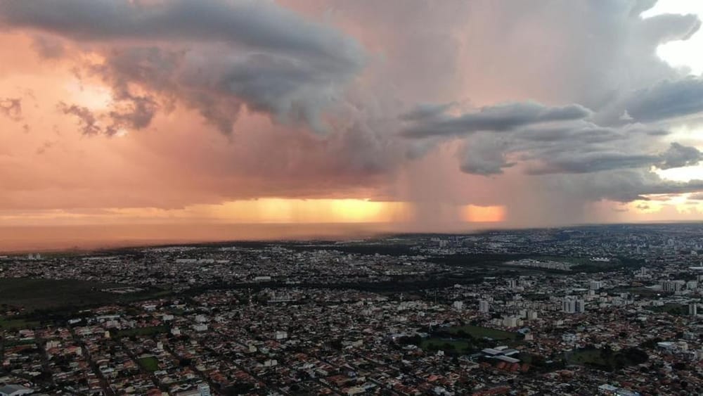 O Instituto Nacional de Meteorologia (INMET) emitiu, nesta segunda-feira (04), um alerta de chuvas intensas para Uberlândia post image